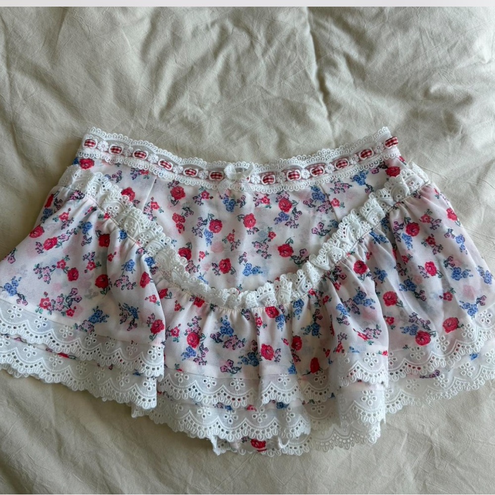 For love and lemons ditsy day skirt. NWT. Xs